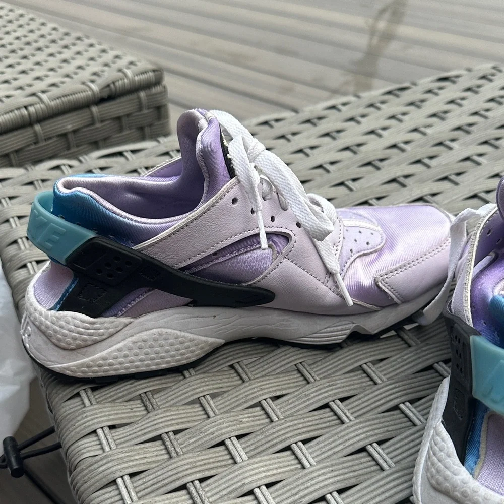 Nike Women’s Huarache Sneakers in Light Lavender and White
